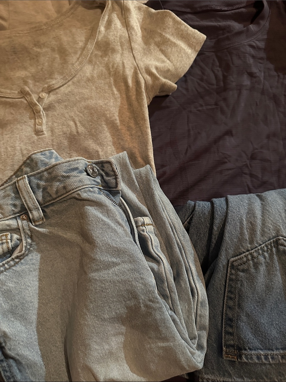 Lot of clothing 3 tops 2 jeans